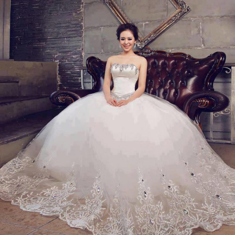 Kelebek Moda Evi İzmir Gelinlik Fiyatları